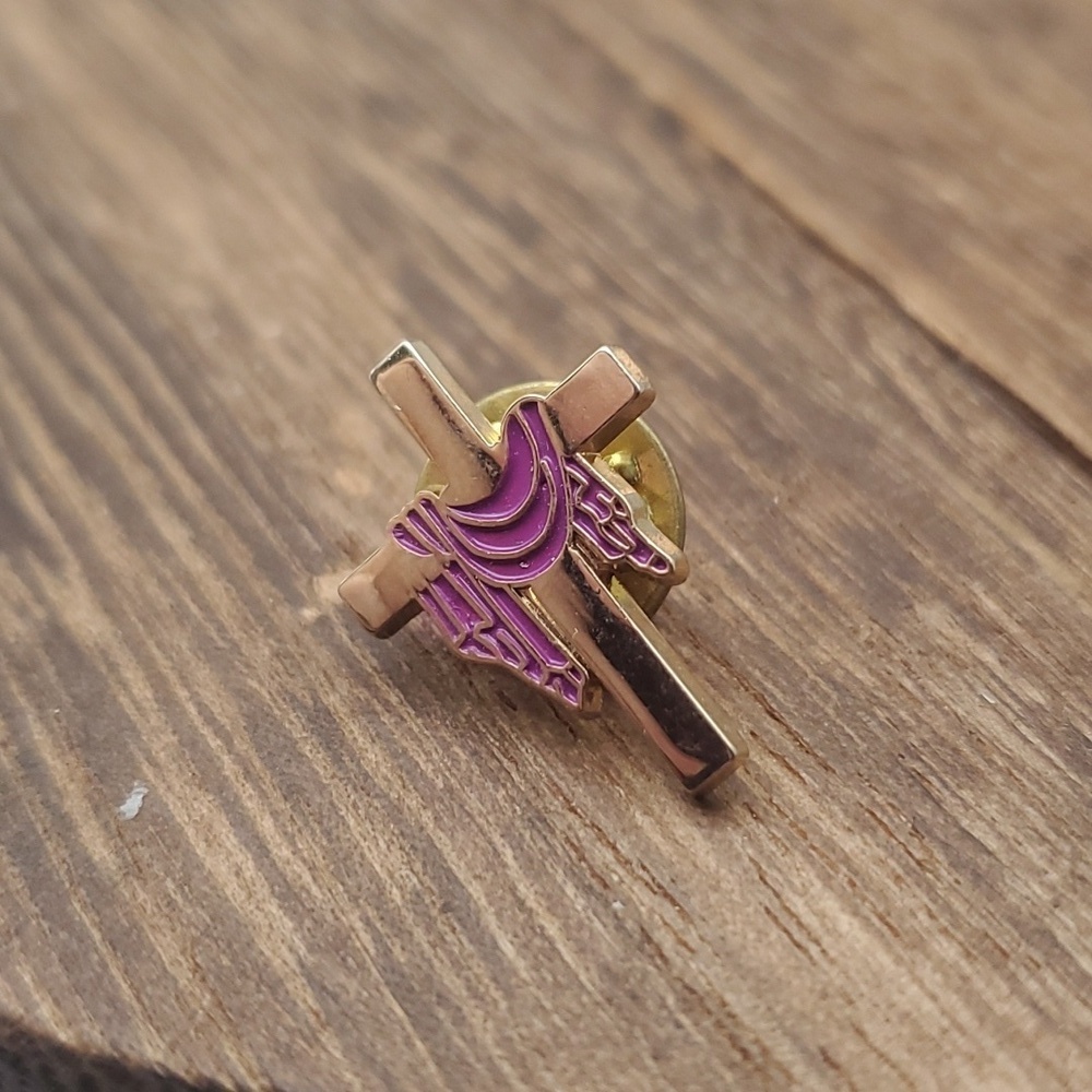 B661 Christian cross‎ pin vintage